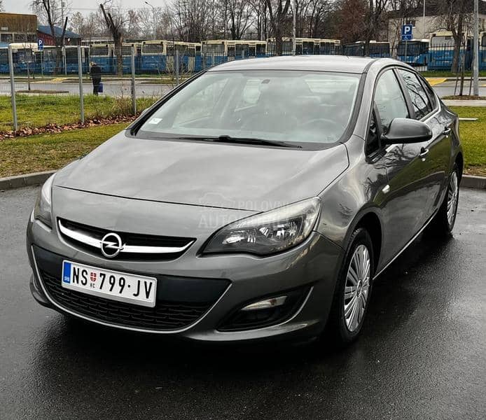 Opel Astra J 1.6 Enjoy