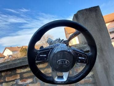 Volan zasecen sa saltacima za Kia pro_cee`d, cee`d od 2018. do 2021. god.