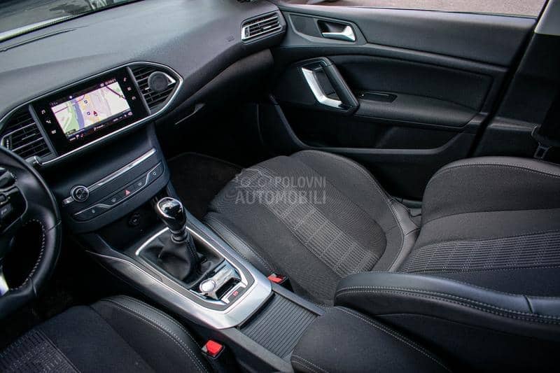 Peugeot 308 1.2 Allure M/T