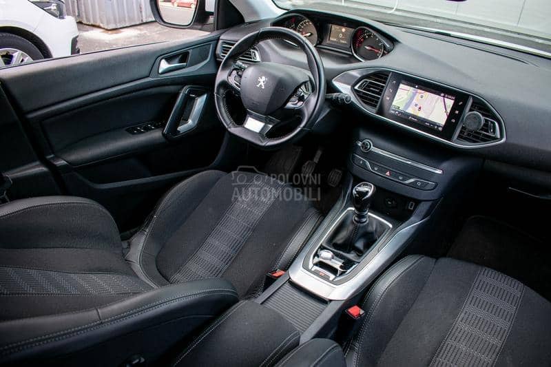 Peugeot 308 1.2 Allure M/T