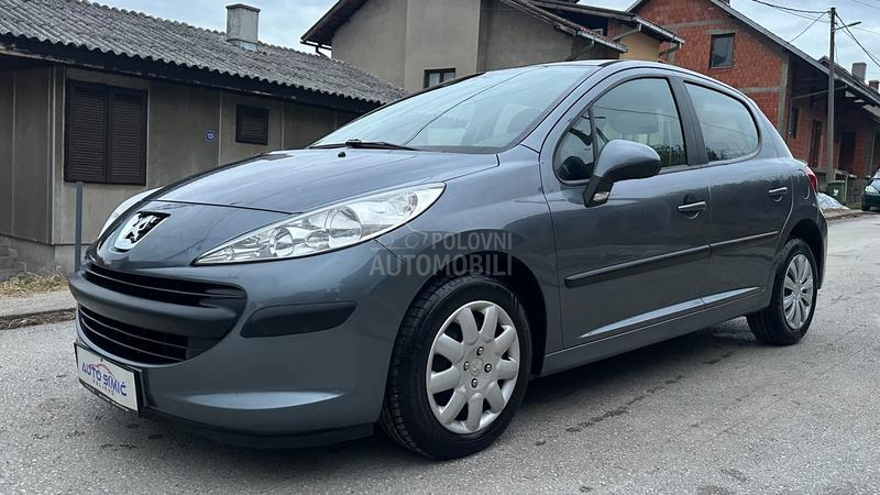 Peugeot 207 1.4 B. IZUZEETAN