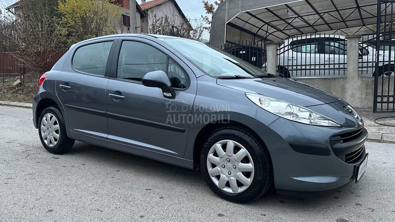 Peugeot 207 1.4 B. IZUZEETAN