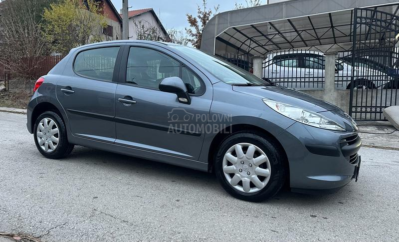 Peugeot 207 1.4 B. IZUZEETAN