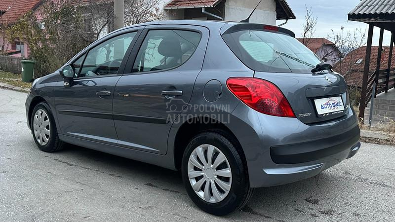 Peugeot 207 1.4 B. IZUZEETAN