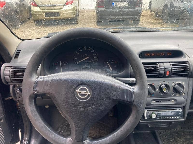 Opel Corsa B 