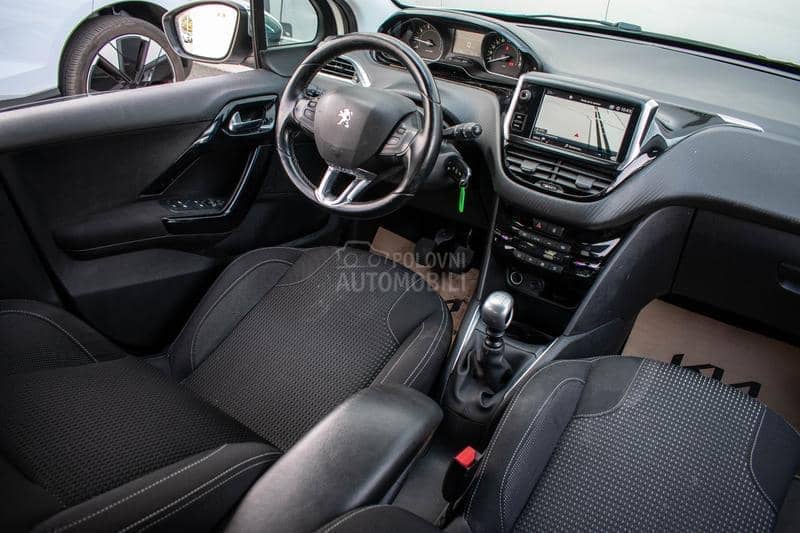 Peugeot 208 1.2 Allure M/T