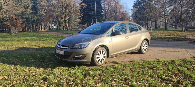 Opel Astra J 