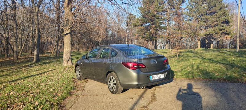 Opel Astra J 