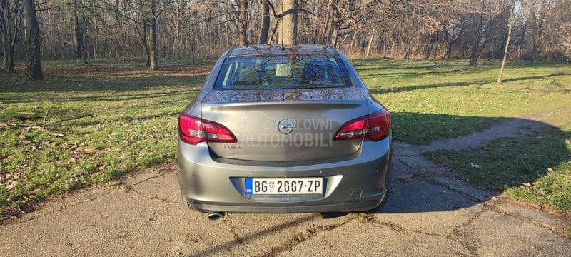 Opel Astra J 