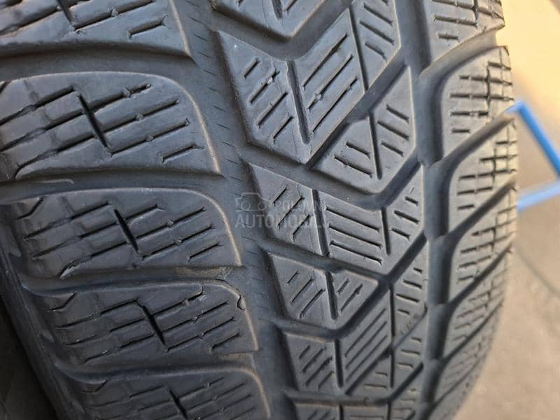 Pirelli 215/60 R17 Zimska