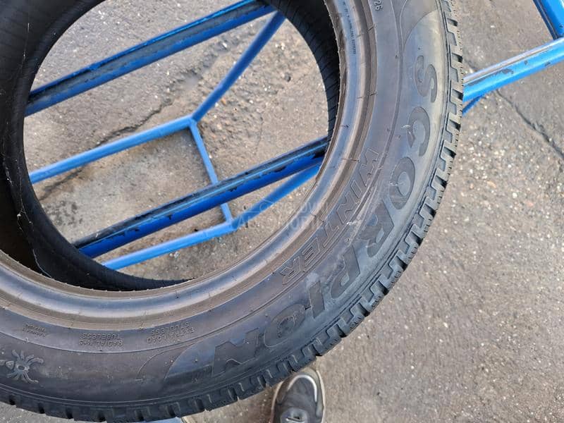 Pirelli 215/60 R17 Zimska