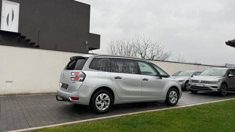 Citroen C4 Grand Picasso virtual F1 pano