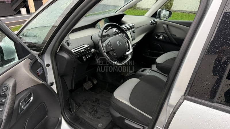 Citroen C4 Grand Picasso virtual F1 pano