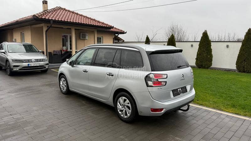 Citroen C4 Grand Picasso virtual F1 pano