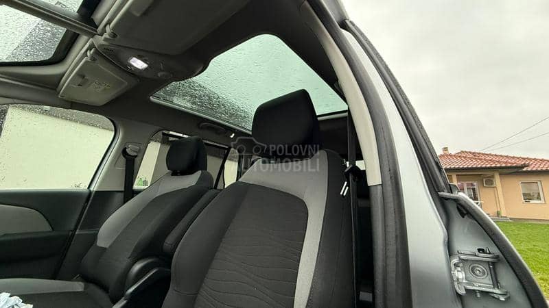 Citroen C4 Grand Picasso virtual F1 pano