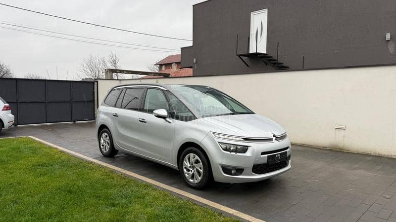 Citroen C4 Grand Picasso virtual F1 pano