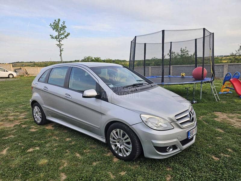 Mercedes Benz B 180 