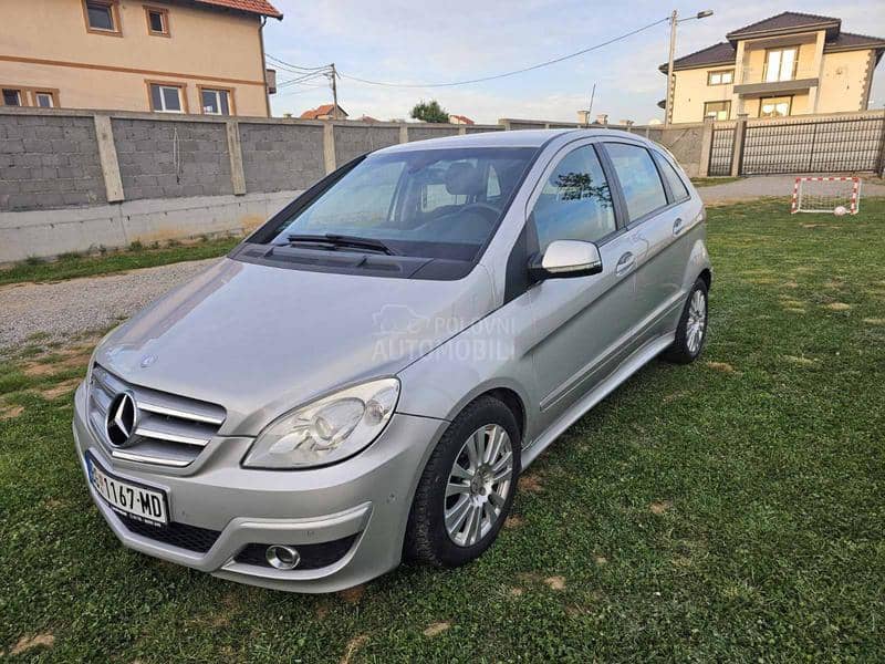 Mercedes Benz B 180 