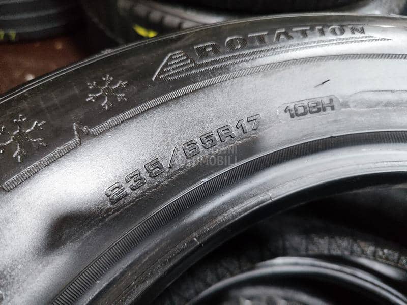 Dunlop 235/65 R17 Zimska