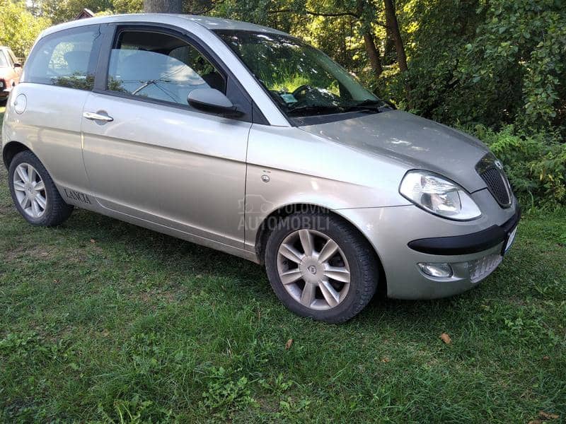 Lancia Ypsilon 1,4 16v