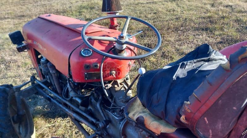 Massey Ferguson 533