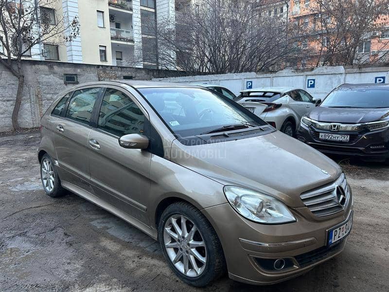 Mercedes Benz B 180 