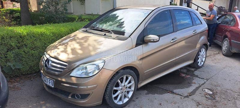 Mercedes Benz B 180 