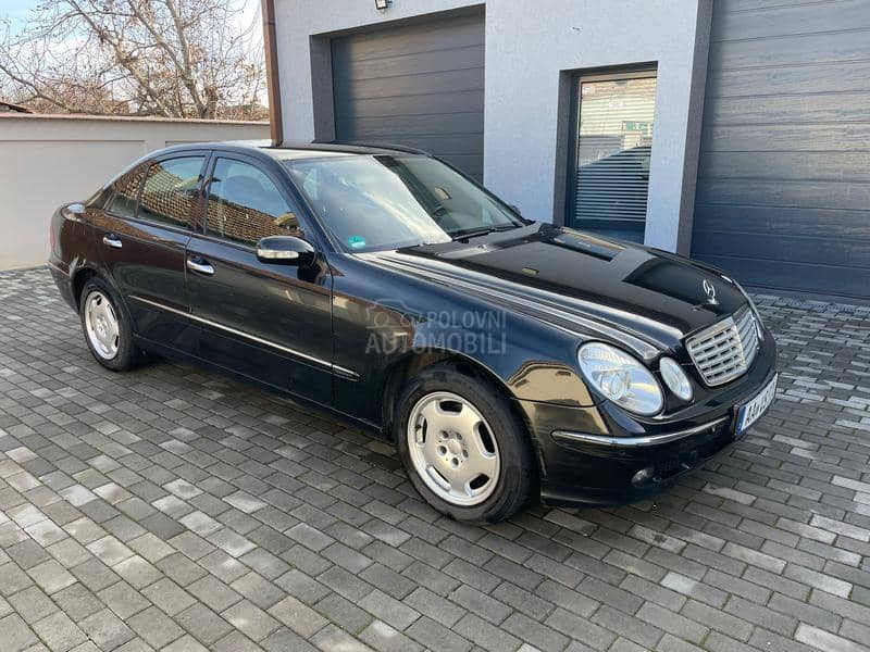 Mercedes Benz E 220 SA TABLICAMA