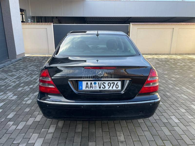 Mercedes Benz E 220 SA TABLICAMA