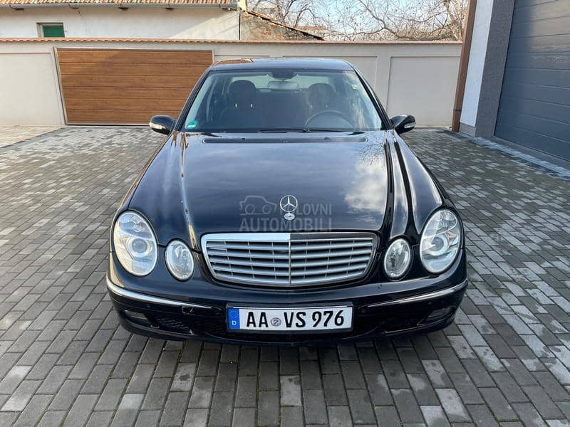 Mercedes Benz E 220 SA TABLICAMA