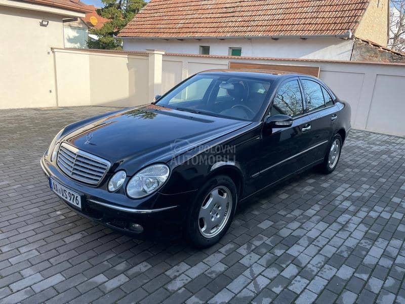 Mercedes Benz E 220 SA TABLICAMA