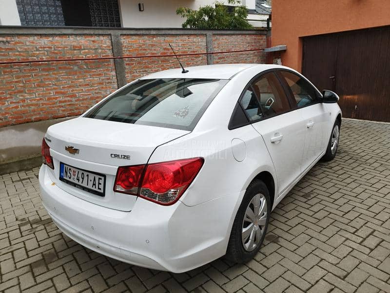 Chevrolet Cruze 1. 6 kupljen u SR