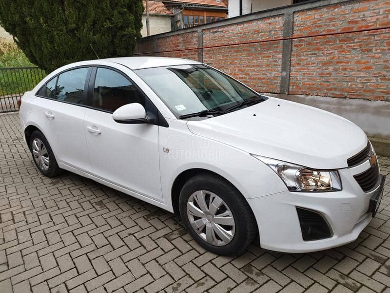 Chevrolet Cruze 1. 6 kupljen u SR