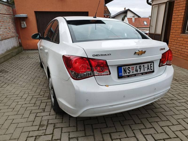 Chevrolet Cruze 1. 6 kupljen u SR