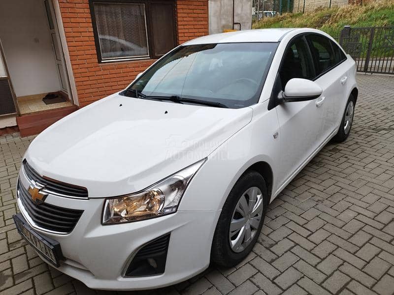 Chevrolet Cruze 1. 6 kupljen u SR