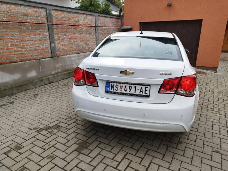 Chevrolet Cruze 1. 6 kupljen u SR