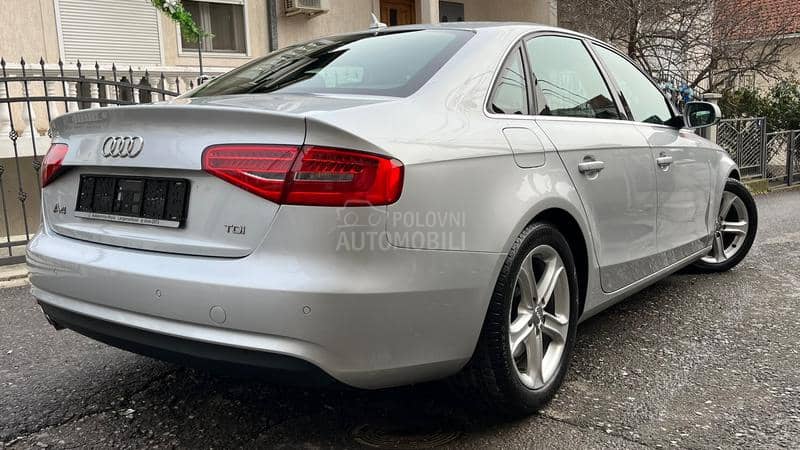 Audi A4 2.0 TDI NAV-LED