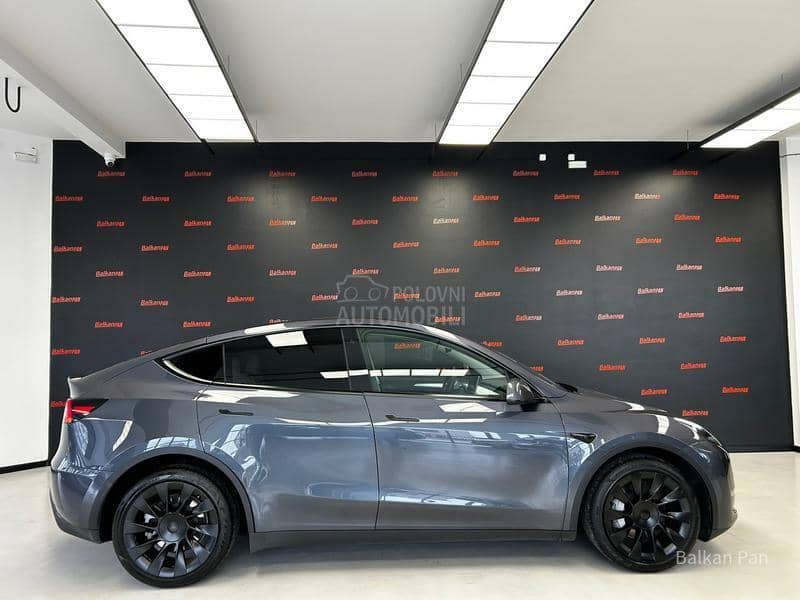 Tesla Model Y DualMotor