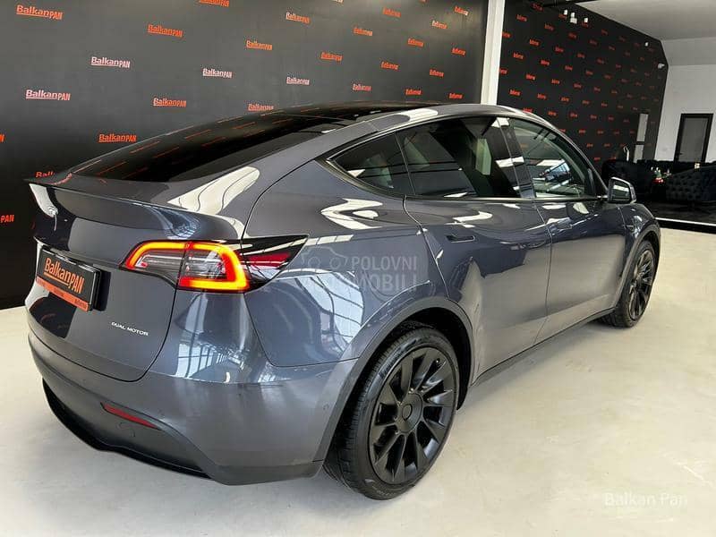 Tesla Model Y DualMotor