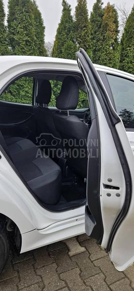 Toyota Yaris KUPLJEN NOV U SRBIJI