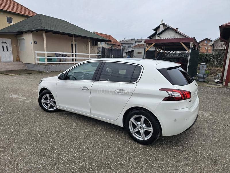 Peugeot 308 1.2 i STT