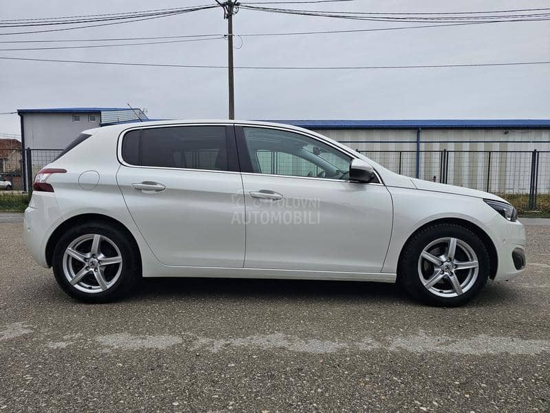 Peugeot 308 1.2 i STT