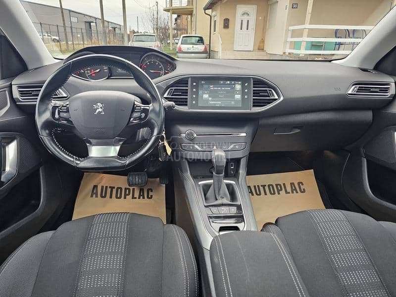 Peugeot 308 1.2 i STT