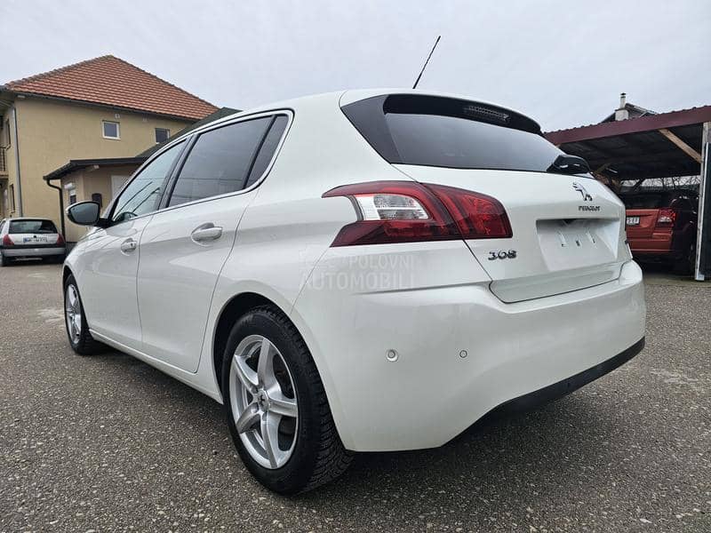 Peugeot 308 1.2 i STT