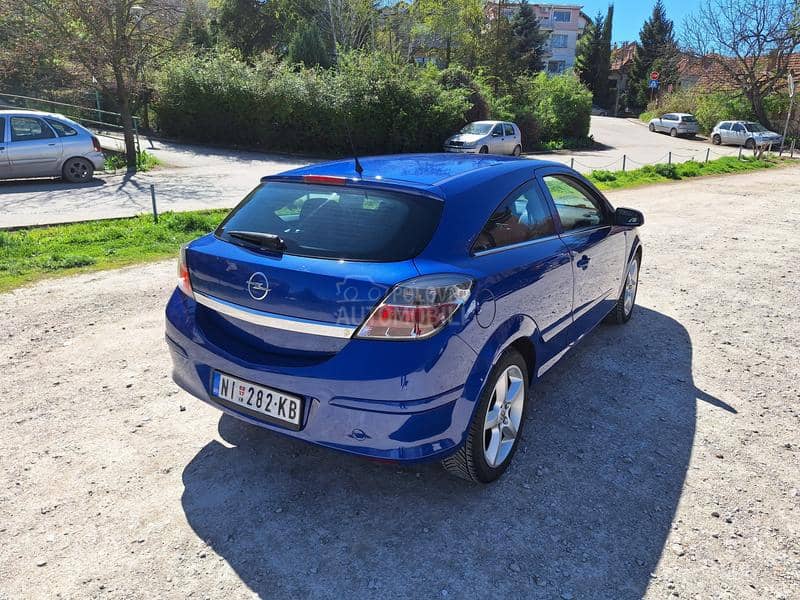 Opel Astra H GTC 1.9 CDTI