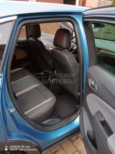 Opel Crossland X  -1560