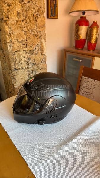 AGV flip up sa komunikatorom