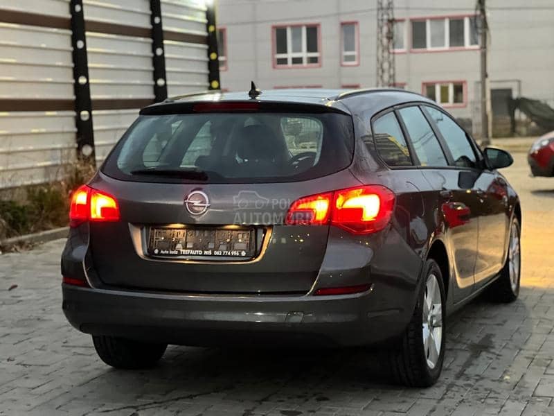 Opel Astra J 1.7CDTI/DESIGN/NAV/