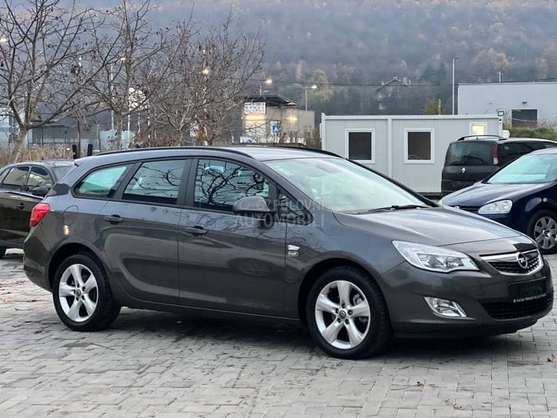 Opel Astra J 1.7CDTI/DESIGN/NAV/