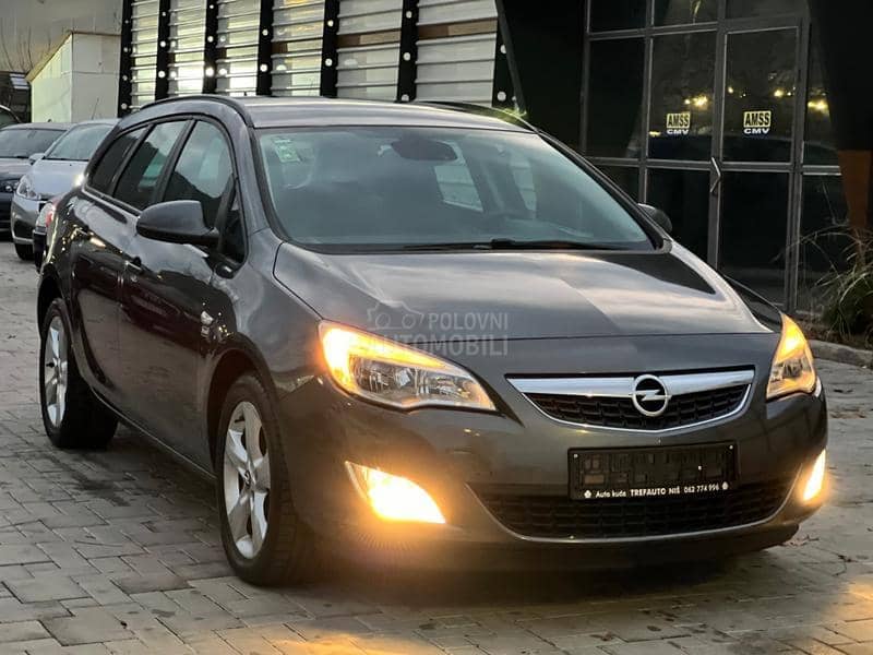 Opel Astra J 1.7CDTI/DESIGN/NAV/